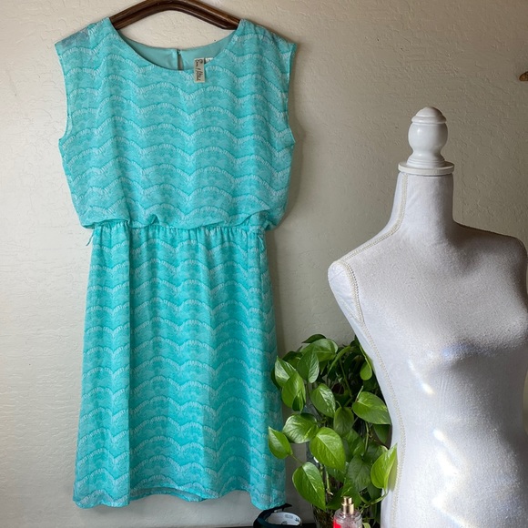 Emma & Michele Dresses & Skirts - Beautiful cinch waist aqua dress